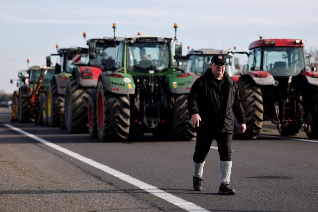 Βρυξέλλες: Συμφωνία με Mercosur, νέα ΚΑΠ βγάζουν τους αγρότες στους δρόμους