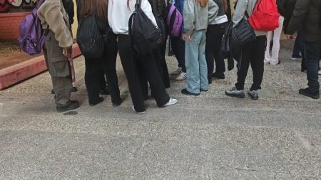 Αθήνα: Έπεσε φωτιστικό σε σχολική τάξη – Ευτυχώς ήταν νύχτα