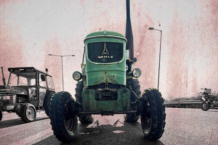 Το τελευταίο τρακτέρ, στην άκρη του μπλόκου