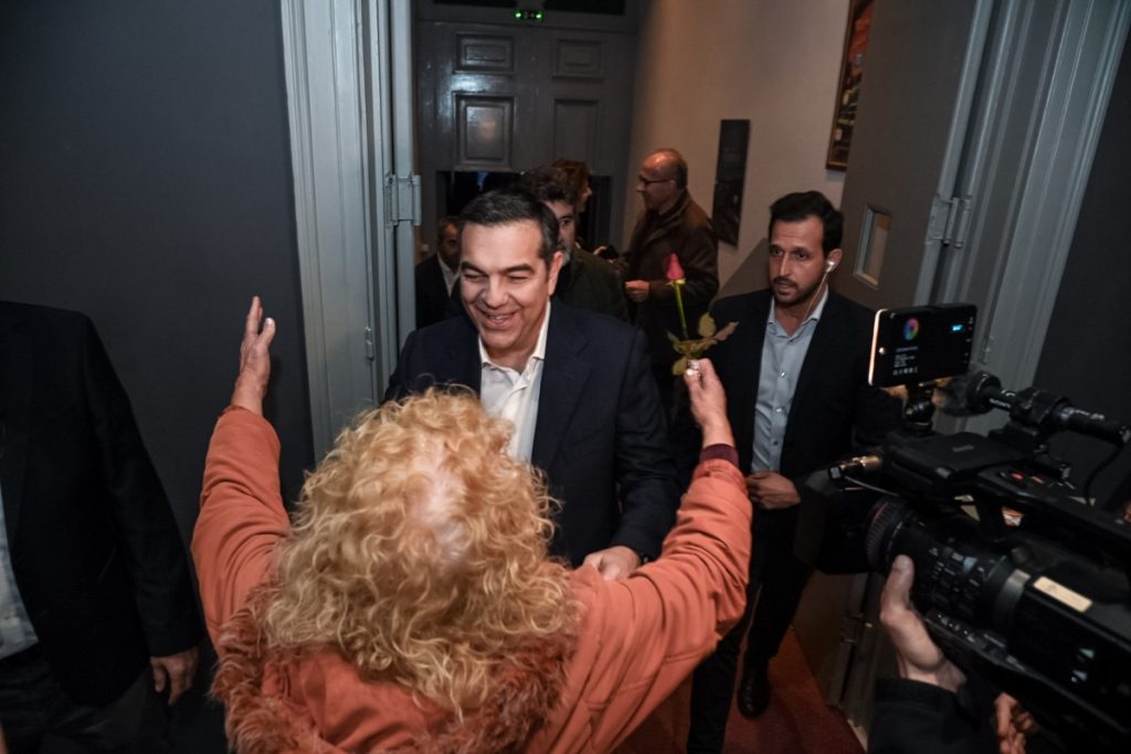 Τσίπρας – Ιθάκη: Χειροκροτήματα, συνθήματα και selfies στην Πάτρα