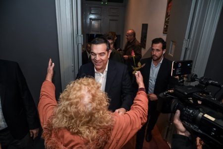 Τσίπρας – Ιθάκη: Χειροκροτήματα, συνθήματα και selfies στην Πάτρα