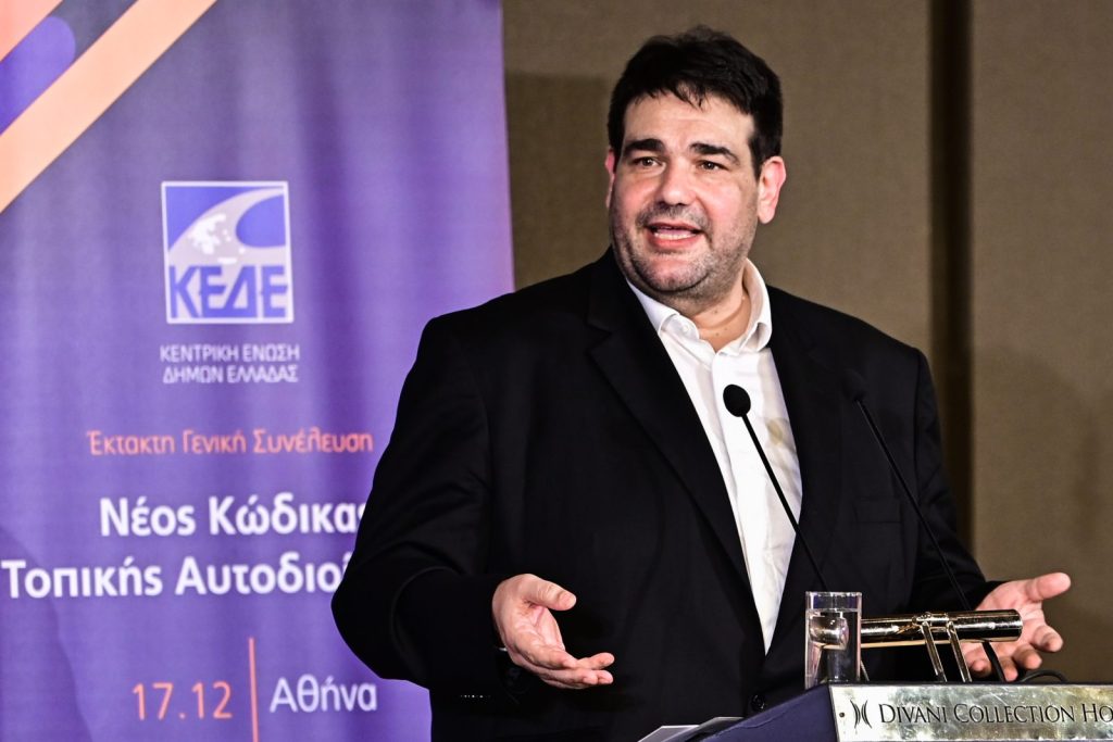 Θ. Λιβάνιος: Κριτική στην κριτική για τον εκλογικό νόμο και το αστείο για τα κιλά του