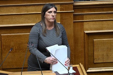 Βουλή: Άρση ασυλίας της Κωνσταντοπούλου – Η «απατεώνισσα» και οι «αγωγές» στον Μητσοτάκη