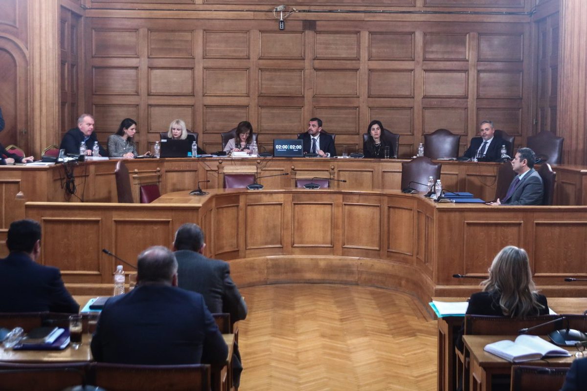 Μετωπική σύγκρουση στην εξεταστική – Οι βαριές εκφράσεις της Ζωής Κωνσταντοπούλου