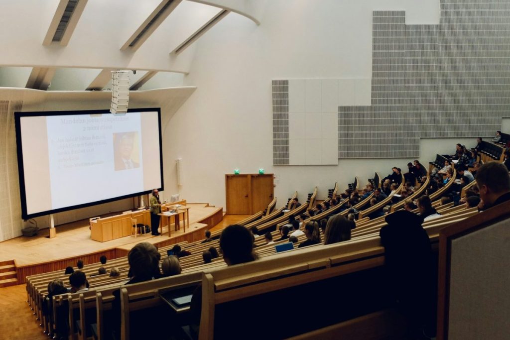 Η Βρετανία επαναπροσεγγίζει την Ευρώπη μέσω του προγράμματος Erasmus