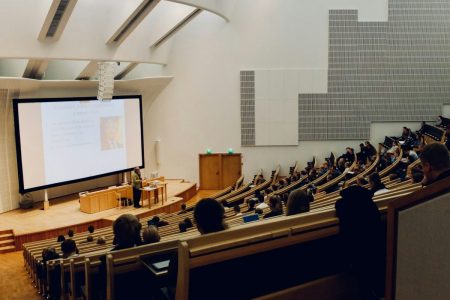 Η Βρετανία επαναπροσεγγίζει την Ευρώπη μέσω του προγράμματος Erasmus