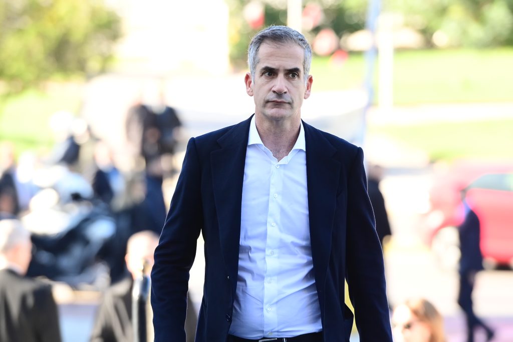 Μπακογιάννης: «Στα συρτάρια μας μπαίνει το μακρύ χέρι του κράτους» – Η κριτική στην κυβέρνηση και η πρόταση για τον ΕΝΦΙΑ