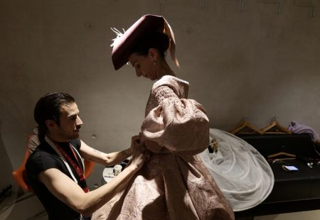 Βρεθήκαμε στην πρόβα της «Ζιζέλ» όπου το μπαλέτο «μιλάει» τη γλώσσα του σήμερα