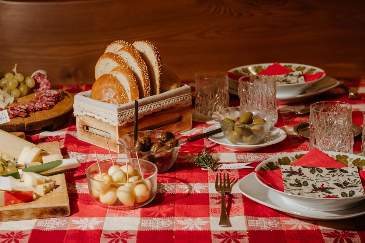 ΕΦΕΤ: Συμβουλές για ασφαλή κατανάλωση τροφίμων την περίοδο των Χριστουγέννων