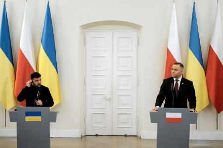 Ζελένσκι- Ναβρότσκι: Θετικό κλίμα, αλλά και κατηγορίες για ουκρανική αγνωμοσύνη