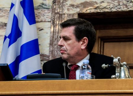 Ένταση στην επιτροπή Άμυνας της Βουλής – Η απουσία του Δένδια – Καυγάς Καιρίδη με Δαβάκη