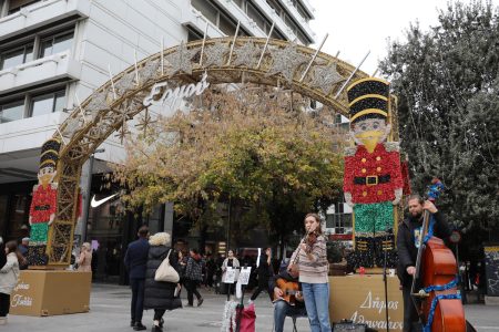 Σε χριστουγεννιάτικους ρυθμούς η αγορά