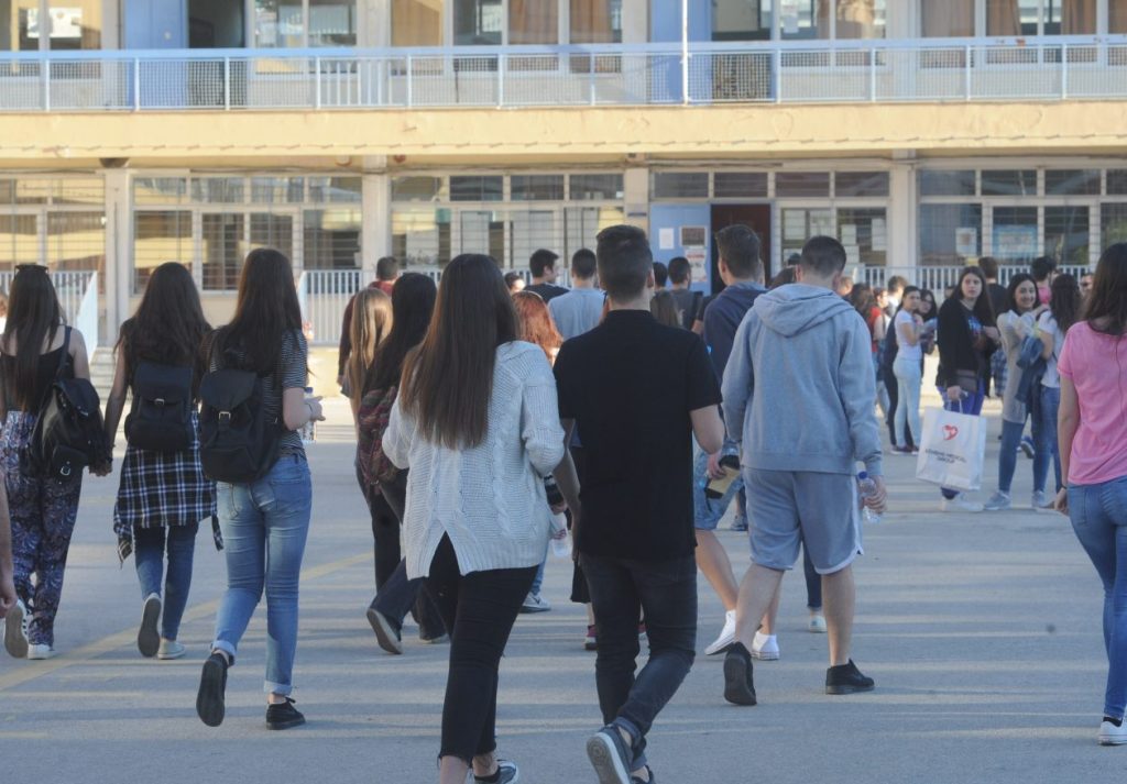 Εθνικό Απολυτήριο: Οι αντιδράσεις των κομμάτων για τις αλλαγές στο Λύκειο