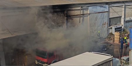 Ρέντης: Συναγερμός από φωτιά σε αποθήκες εργοστασίου