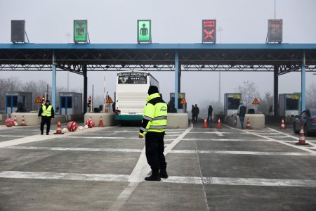 ΕΛΑΣ: «Η διέλευση οχημάτων από τα μπλόκα ενέχει αυξημένο κίνδυνο τροχαίου»