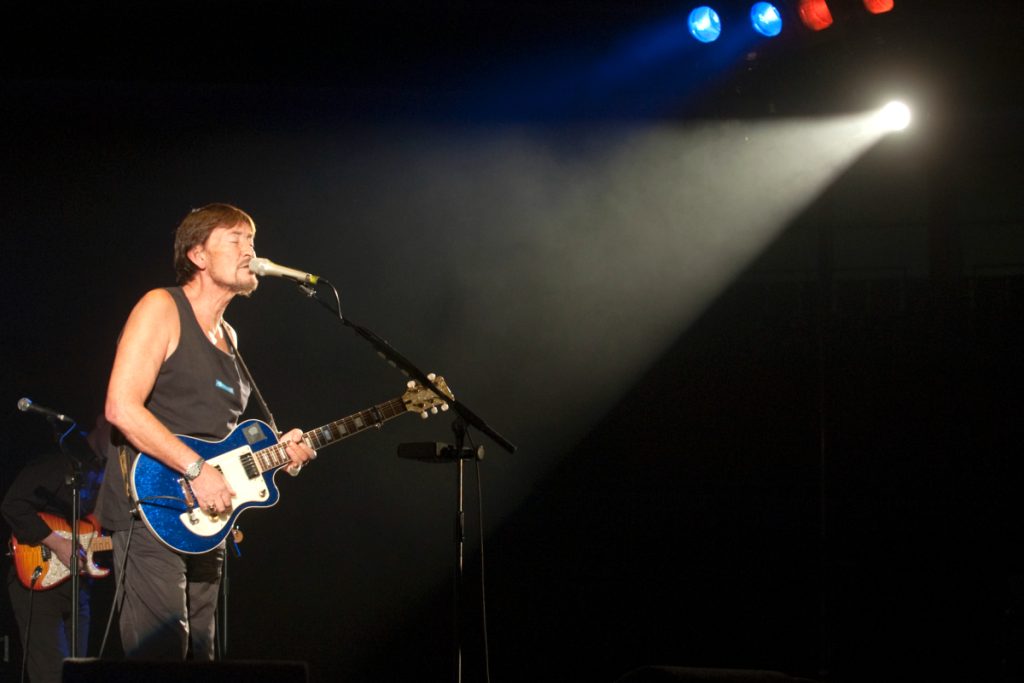 Πέθανε ο τραγουδιστής του «Driving Home for Christmas», Chris Rea