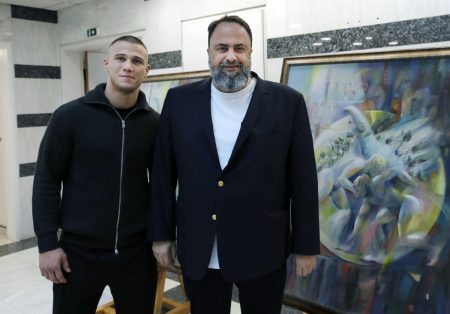 Ο ΠΣΑΤ βράβευσε τον Βαγγέλη Μαρινάκη, για την τεράστια προσφορά του στον ελληνικό αθλητισμό