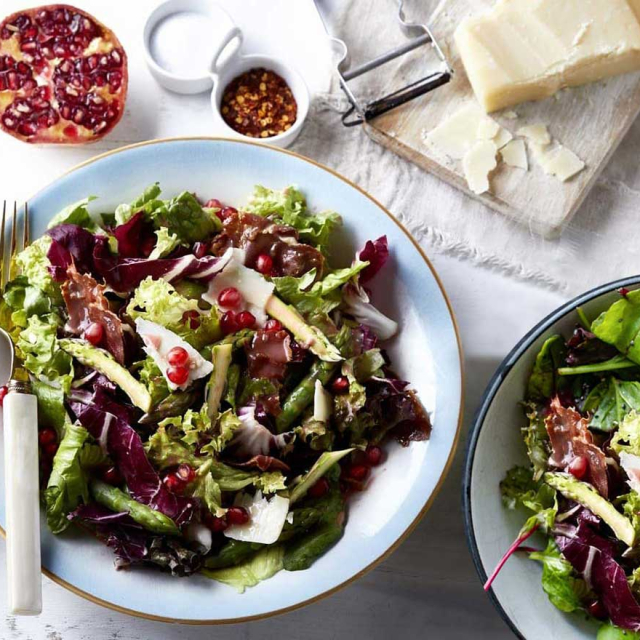 Χριστουγεννιάτικη σαλάτα με ρόδι και μαρούλι