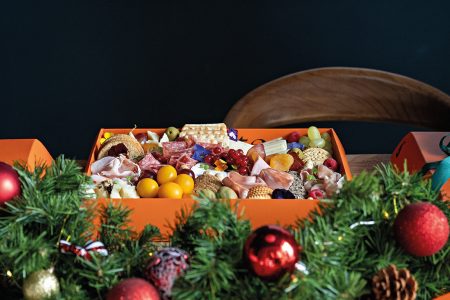 3 φίλοι μάς καλούν να κάνουμε το πιο νόστιμο unboxing