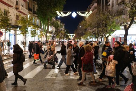 Χριστούγεννα: Αγορά με φρένο στη Θεσσαλονίκη – «Κάθε χρόνο και χειρότερα»