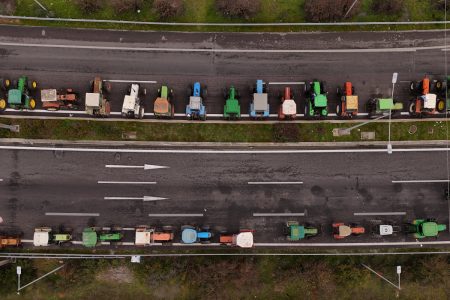 5 το πρωί: Γιορτές με μπλόκα – Νέα αρχεία για Επστάιν – Reunion στο «Παρά Πέντε»