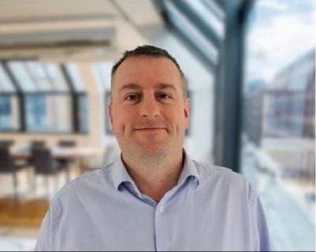 Υπόθεση «Πελικό» στη Βρετανία: 49χρονος νάρκωνε και βίαζε τη σύζυγό του επί 13 χρόνια