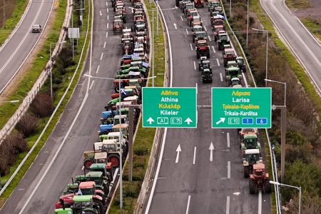 Μπλόκα αγροτών: Στα άκρα η κόντρα με την ΕΛΑΣ για την ταλαιπωρία των οδηγών – Το στοίχημα