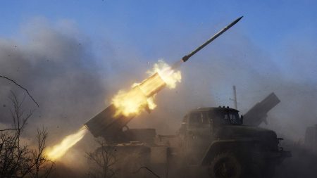 Reuters: Η Ρωσία μεταφέρει υπερηχητικούς βαλλιστικούς πυραύλους σε πρώην αεροπορική βάση στη Λευκορωσία,