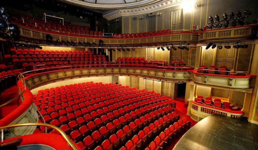 Απεργία ΣΕΗ: Οι ηθοποιοί έκλεισαν τα θέατρα και κατέβηκαν στη Βουκουρεστίου