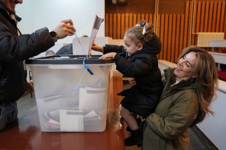 Κόσοβο: Οι πολίτες ψηφίζουν από το πρωί - Χαμηλές προσδοκίες για σταθερότητα