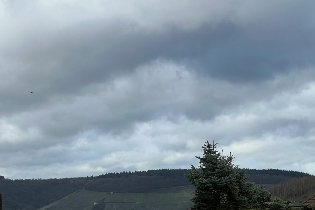 «Κλείδωσε» ο καιρός για την Πρωτοχρονιά – Παγετός από την παραμονή