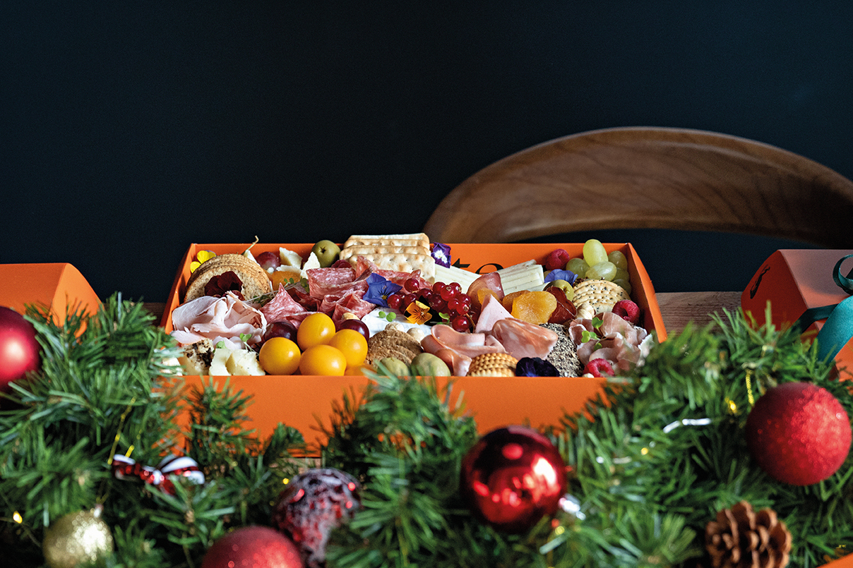 3 φίλοι μάς καλούν να κάνουμε το πιο νόστιμο unboxing