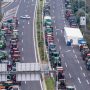 Μπλόκα αγροτών: Στα δύο «κόβεται» η χώρα, θα κλείσουν παράδρομοι