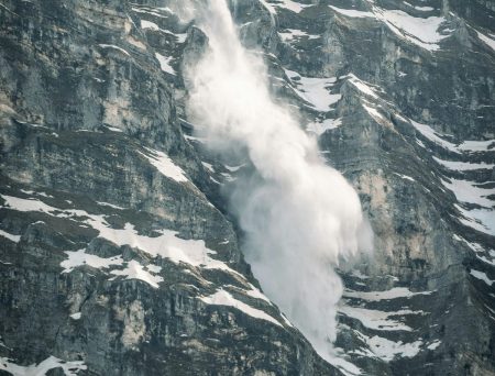 Βαρδούσια: Τι συμβαίνει στο σώμα αν χτυπηθεί από χιονοστιβάδα