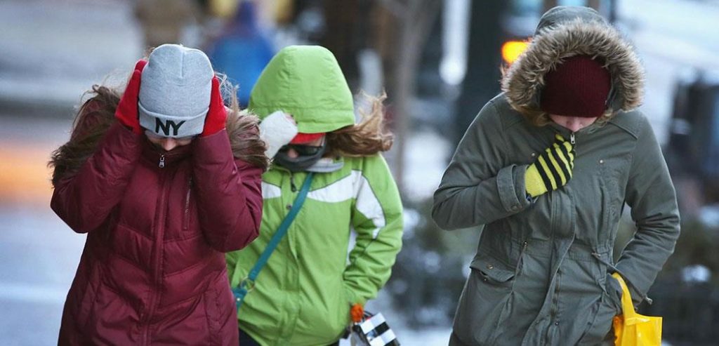 Καιρός: Θα δούμε χιόνια και στην Αττική; Πέφτει ραγδαία η θερμοκρασία