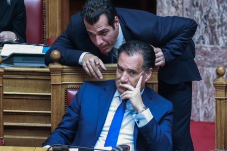 Κάποιος να… ενημερώσει τον πρωθυπουργό ότι υπουργοί του αμφισβητούν τις διεθνείς συμβάσεις και τα διεθνή δικαστήρια
