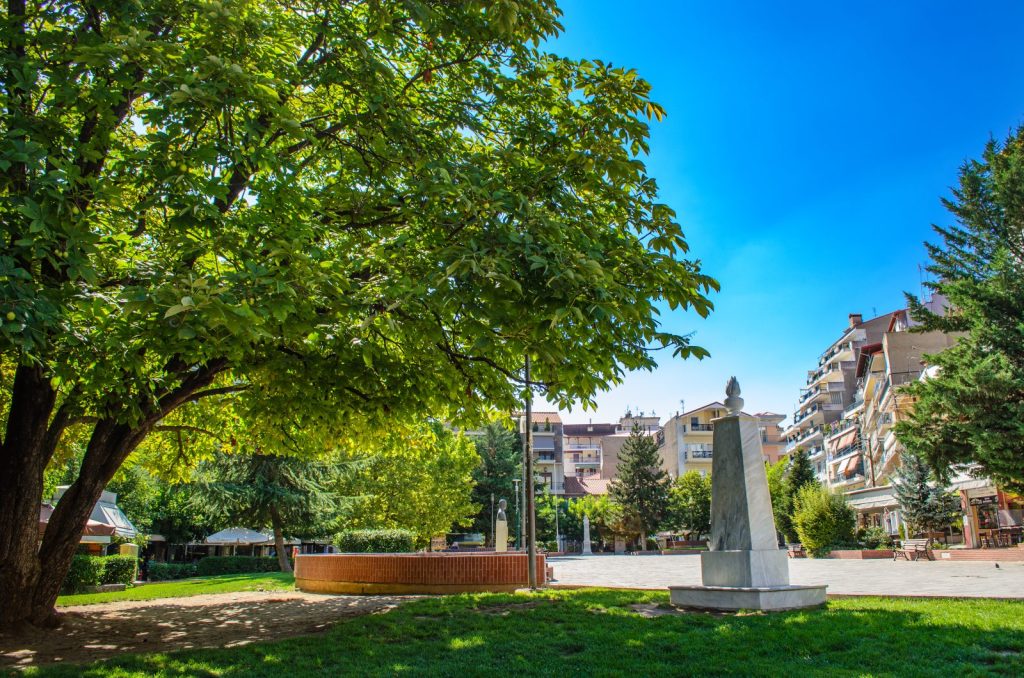 Εδώ υπάρχει ιστορία, εδώ μάθαμε ποδήλατο, εδώ ζούμε!