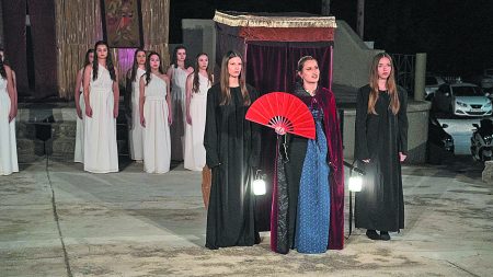 Αρχαίες τραγωδίες με πρωταγωνιστές μαθητές