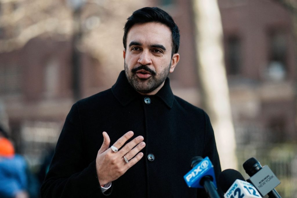 Ο νέος δήμαρχος της Νέας Υόρκης ορκίζεται σε έναν εγκαταλελειμμένο σταθμό του μετρό