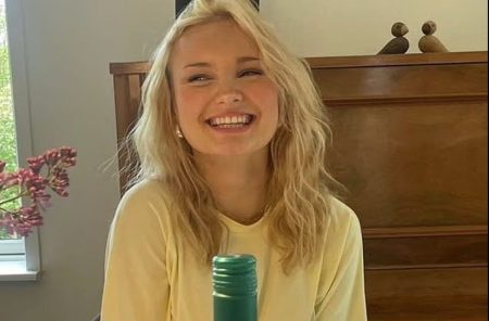 «Οι σέξι γυναίκες πρέπει να εξαιρούνται»: Σάλος με σχόλιο του Μασκ σε 19χρονη που κινδύνευε με απέλαση