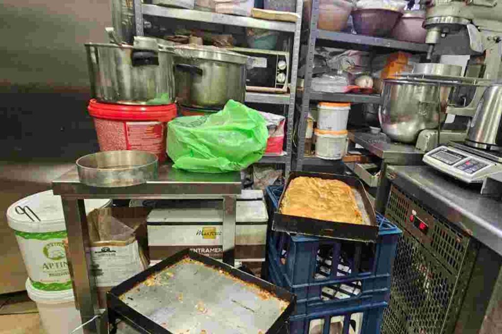 «Σαφάρι» στην εορταστική αγορά: Χαλασμένα τρόφιμα, βρόμικοι πάγκοι, άθλιες συνθήκες υγιεινής