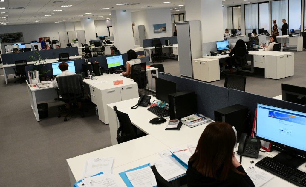 Αλλάζει τα πάντα στο Δημόσιο το νέο πειθαρχικό – Αξιολόγηση, πρόστιμα και απολύσεις