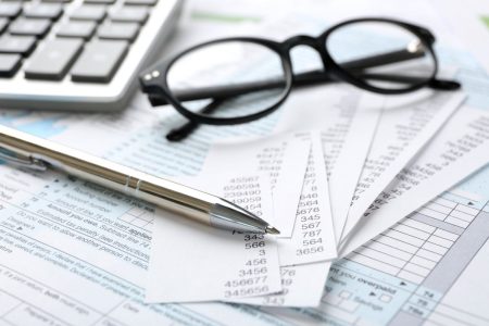 Φόροι 2026: Τι θα πληρώσουμε φέτος – Όσα πρέπει να ξέρετε για εισοδήματα, ενοίκια, ΕΝΦΙΑ