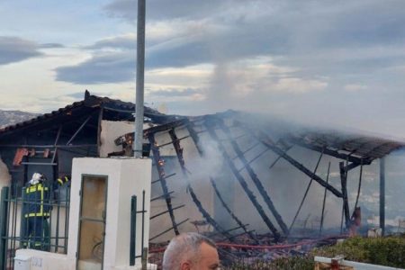 Ραφήνα: Ένας νεκρός από φωτιά σε μονοκατοικία