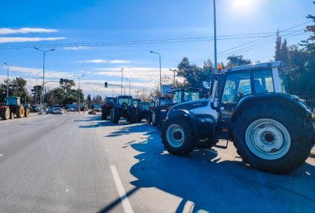 Μπλόκα αγροτών: Η σύσκεψη, ο αποκλεισμός της χώρας και η κάθοδος στην Αθήνα