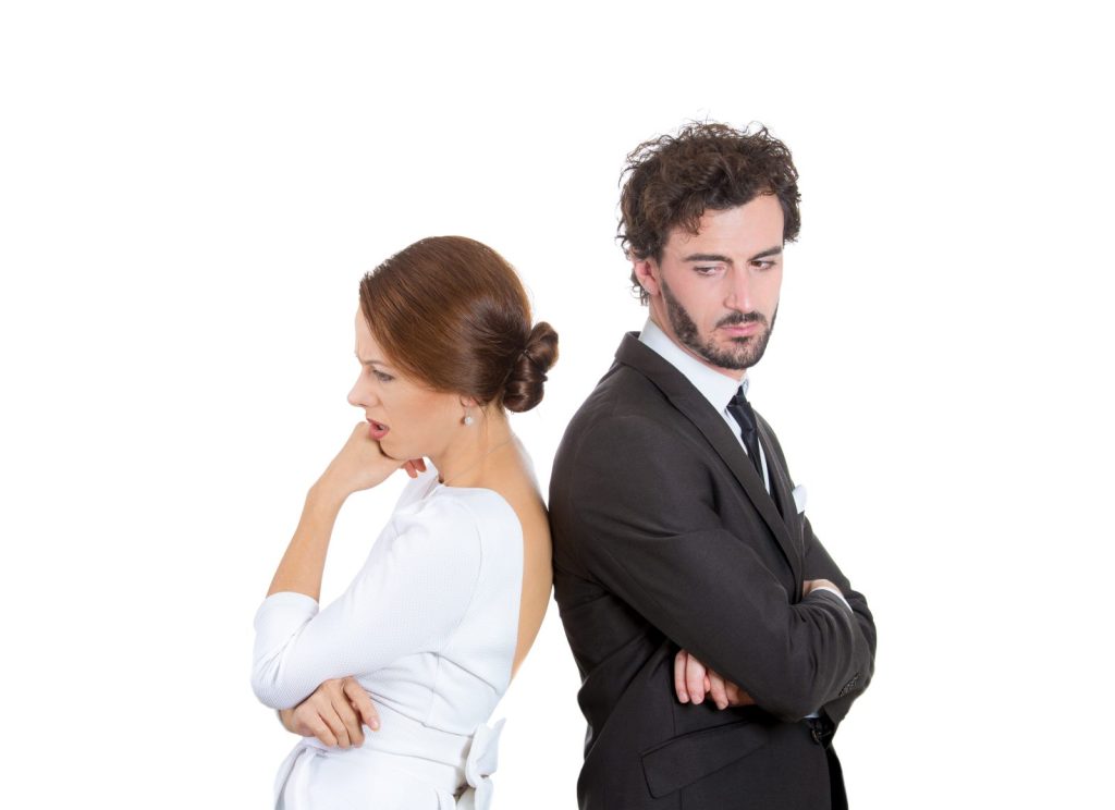 Economist: Προειδοποιεί για «ύφεση των σχέσων» και αύξηση των singles