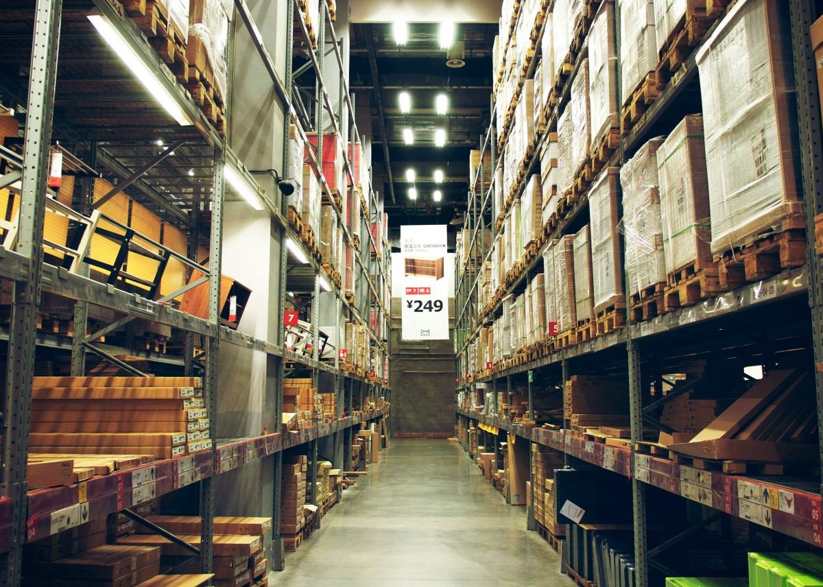 Στη σκιά Amazon και Temu η IKEA – Η δυσκολότερη περίοδος στην ιστορία της