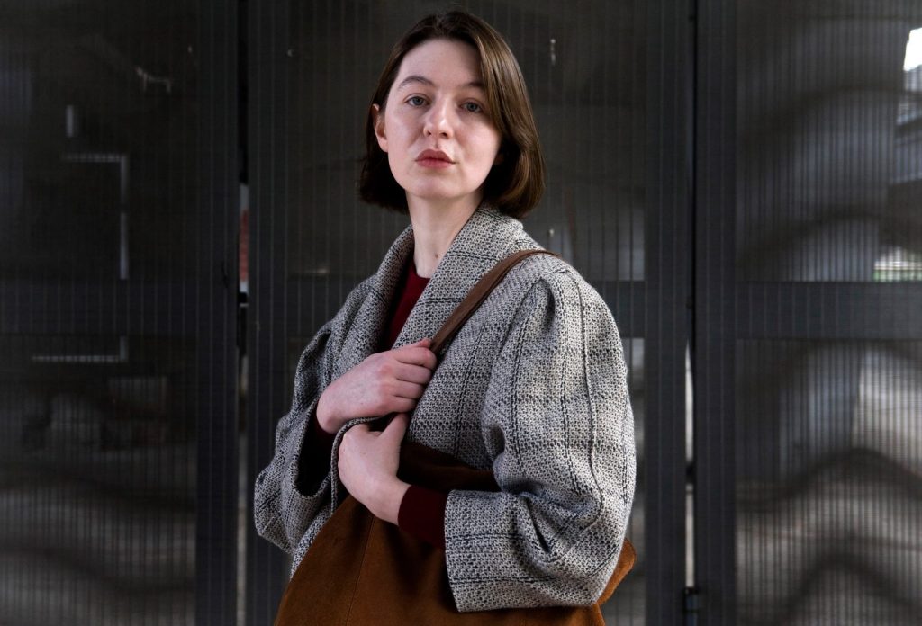 Η Σάλι Ρούνεϊ υπογράφει τη δύσκολη αγάπη των αδελφών Κούμπεκ