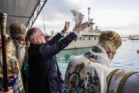Τασούλας: Γιορτάζουμε σήμερα τα ολόφωτα Φώτα