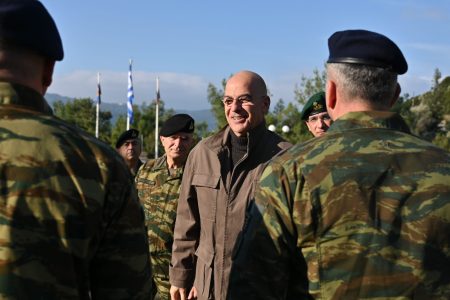 Νέες διορθώσεις Δένδια στις Ενοπλες Δυνάμεις – Τι είπε για Διεθνές Δίκαιο, οι αιχμές για Ντόρα Μπακογιάννη